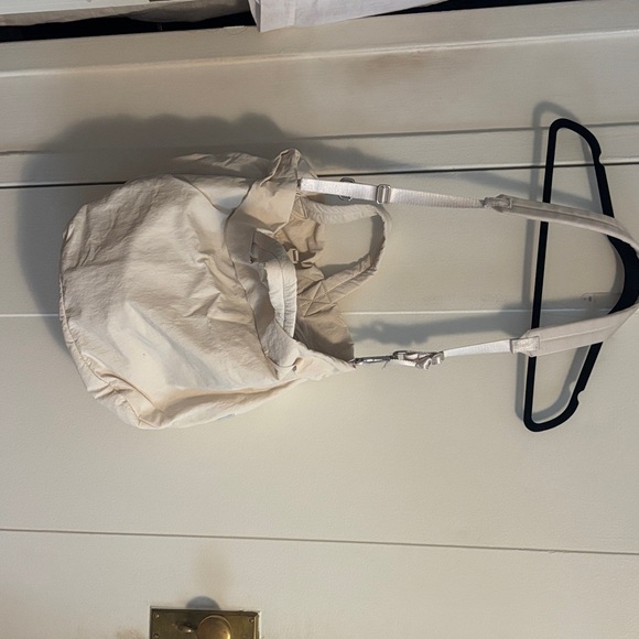 Cream lululemon gym Shoulder Bag - Picture 2 of 8